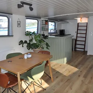  Séjour chez l'habitant Private On Houseboat