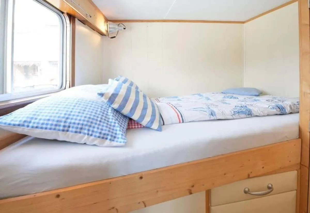 Botel Houseboat Captain'S Quarters In Harbour Amsterdam Netherlands